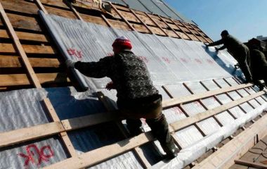 Гідроізоляція даху та фундаменту мастикою: рідка гума чи бітум?